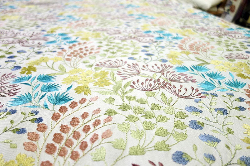 オーダーカーテン(ドレープ) インド製生地 総刺繍「ミックスフラワー」 草花模様 共布タッセル付き インポートカーテン