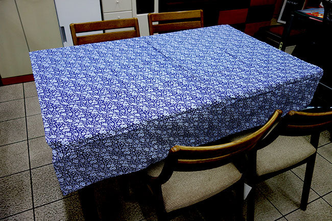 Burleigh バーレイ社 Blue Calico ブルーキャリコ テーブルクロス Sサイズ (138×138cm) テーブルカバー キッチンファブリック クロス 正方形 花柄